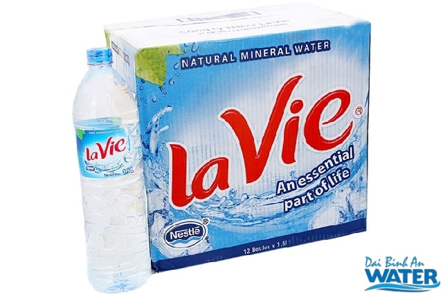 Thùng nước khoáng Lavie 1.5L