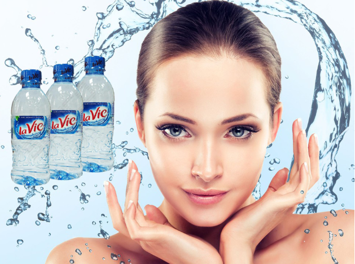 Rửa mặt bằng nước khoáng Lavie